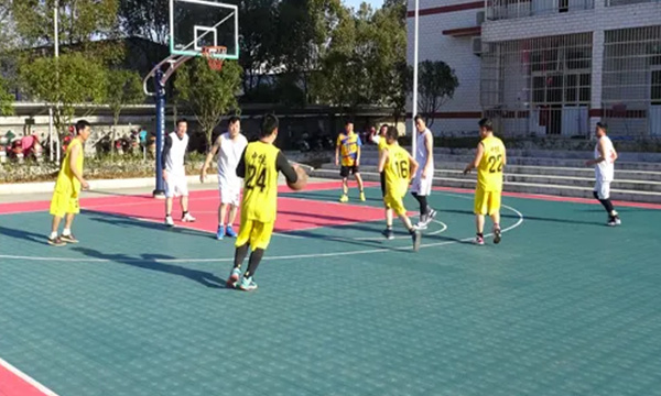 The county party committee and county government condolences came to our company